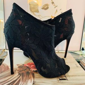Beautiful lace heel sandal